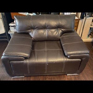 A one seat black leather couch